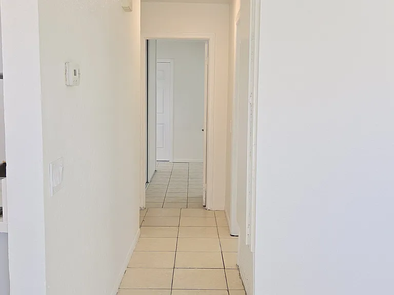 892 Robin Dr — Photo 9