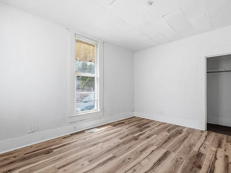 1010 W 2nd St #1 — Photo 7