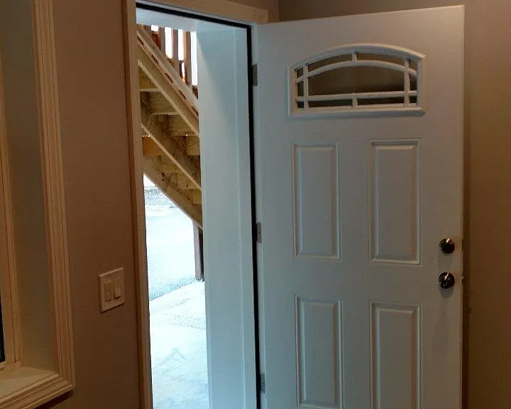 8 Root Ave — Photo 3