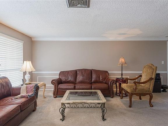 5th image of 12108 Meadowbrook Ln