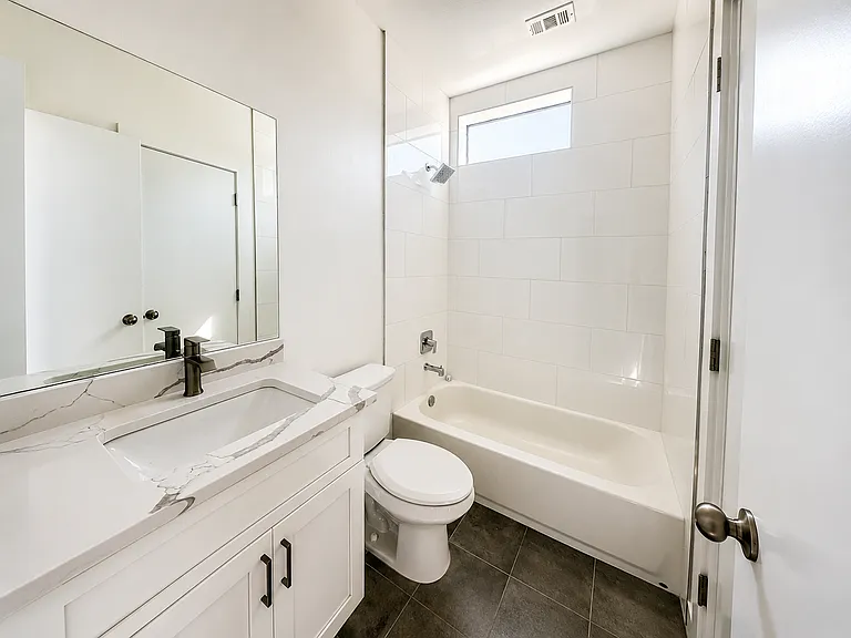 1931 N Prairie Ave #1 — Photo 22