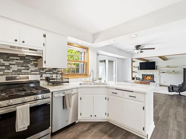 1232 Cavalier DRIVE, Waukesha, WI 53186