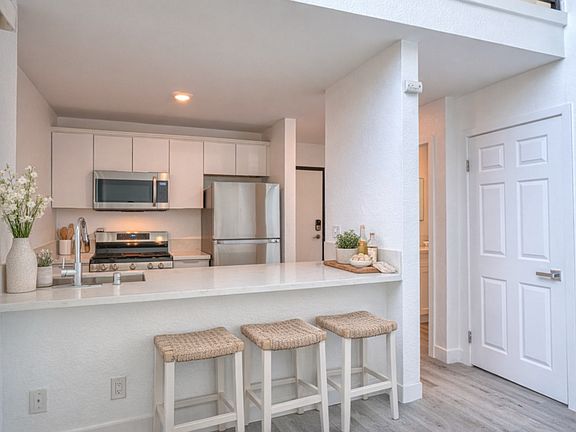 5th image of 223 N Alvarado St APT 210