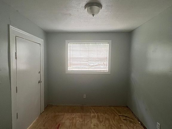 4th image of 1066 E 13th St