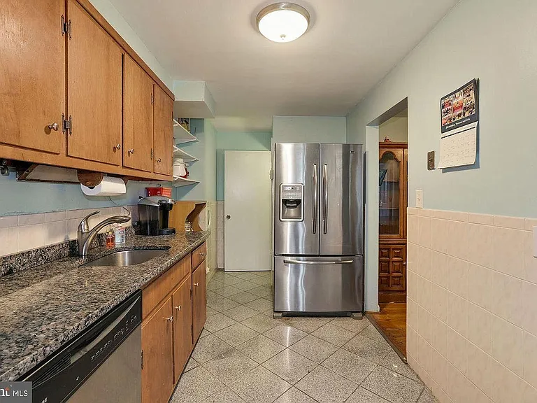 1141 Gloria Ave — Photo 6