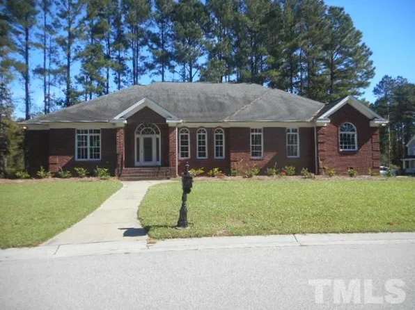 101 Lakeridge Dr, Smithfield, NC 27577
