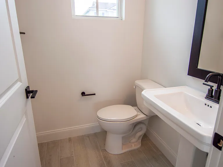 171 SE Birch Ter — Photo 22