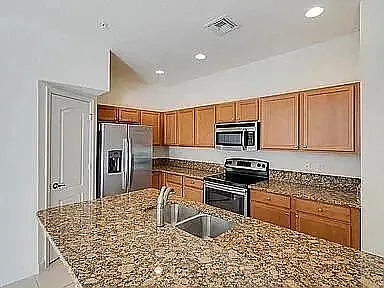 3 bed, 2.5 bath, 1614 sqft, $2,350 — Photo 3