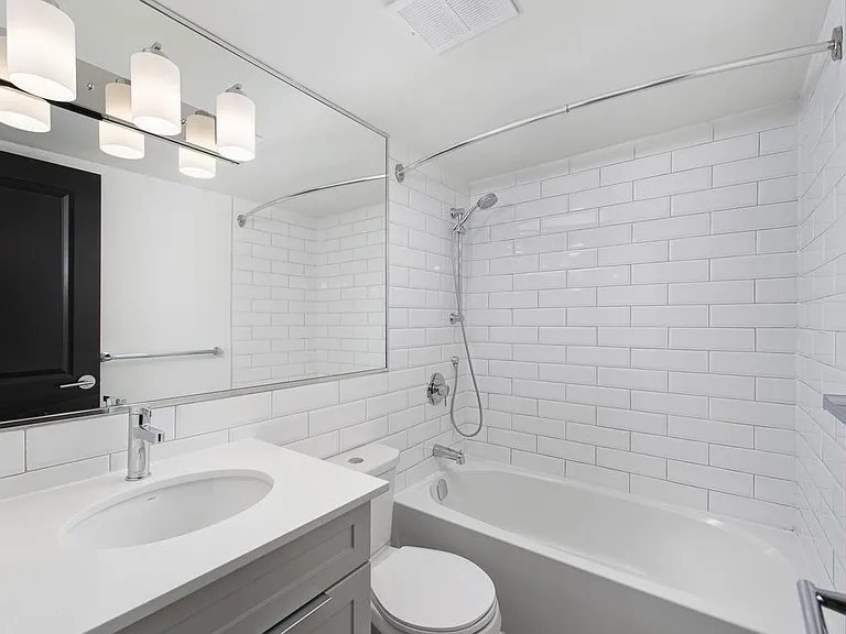 120 Dundas St E — Photo 20