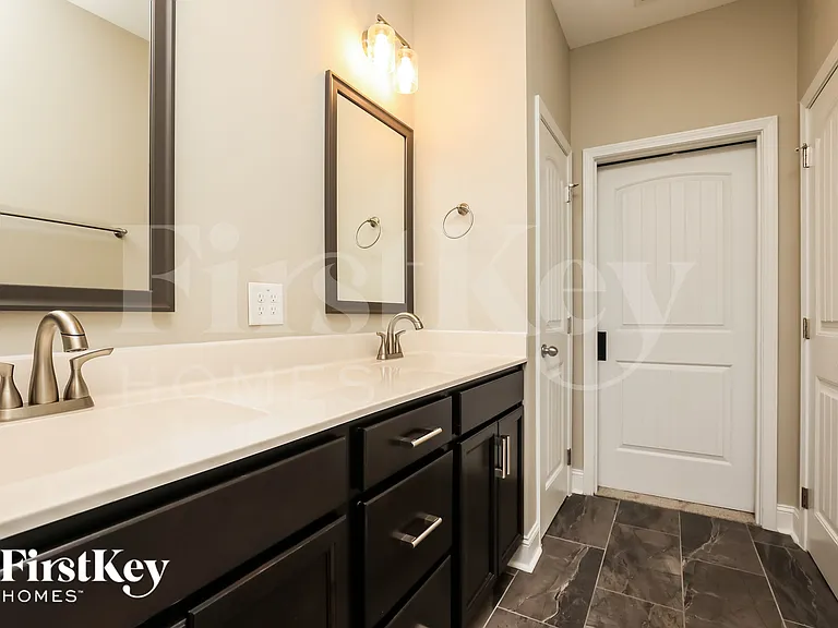 1136 Eagles Nest Ln — Photo 10