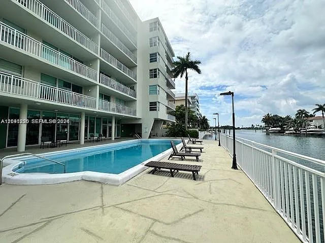 9500 W Bay Harbor Dr #6A — Photo 2