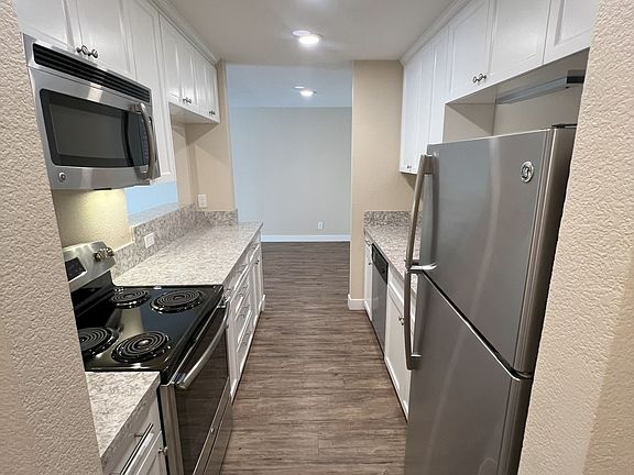 4th image of 33 Hayward Ave APT 108