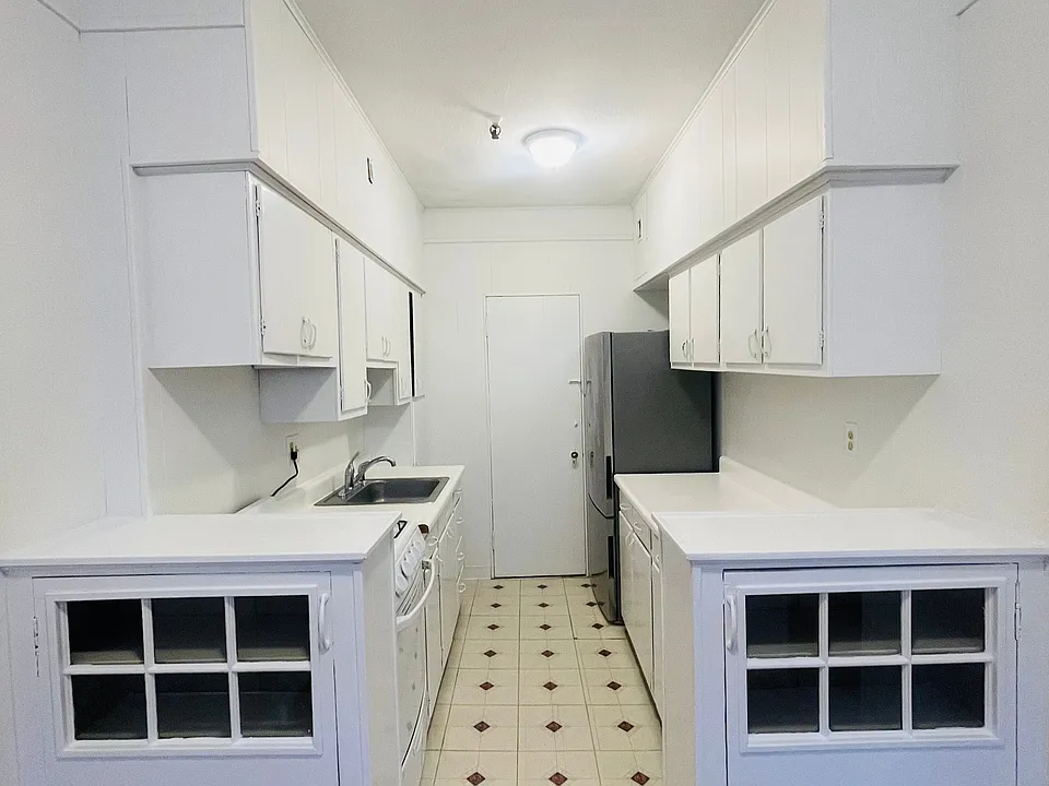 2001 Commonwealth Ave #30