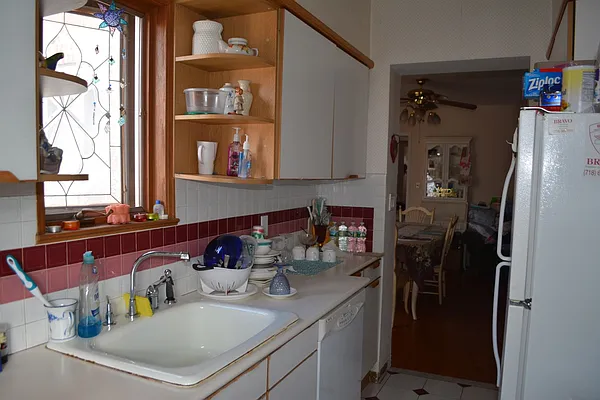 Sold by REMAX Elite | media 28