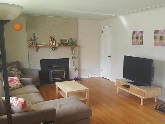 3rd image of 6615 Saulsbury St