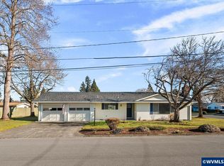 615 Sacre Ln N, Monmouth, OR 97361