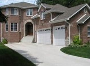 1302 Jeannette St, Des Plaines, IL 60018