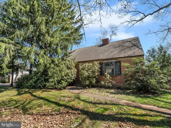 60 Hellberg Ave, Chalfont, PA 18914