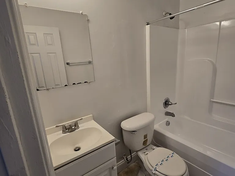 2108 Phaup St — Photo 6