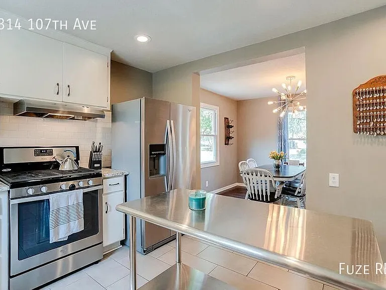 314 107th Ave NE — Photo 5