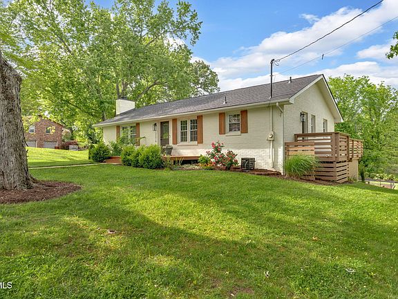 2nd image of 3216 Buckingham Dr