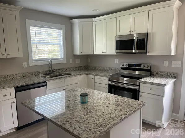 1711 Greenbrooke Rd, Hudson, NC 28638