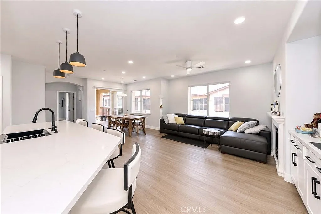 2 bed, 1462 sqft, $5,500 — Photo 3