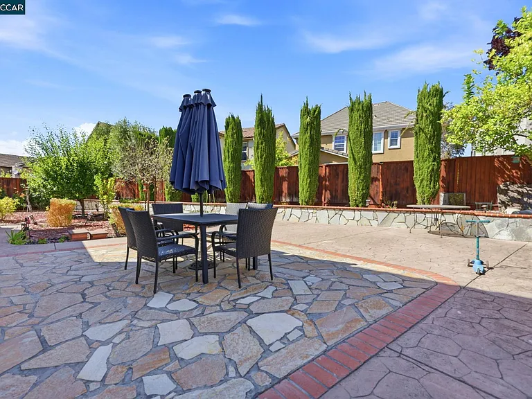 165 Paddington Ct — Photo 36