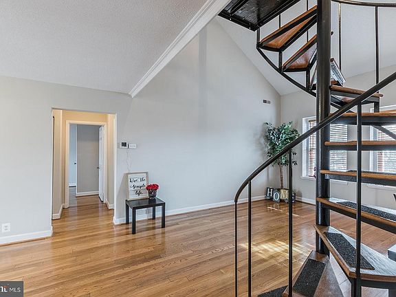 5th image of 3057 S Buchanan St APT C2