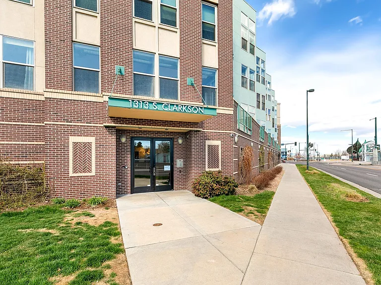1313 S Clarkson St #202 — Photo 3