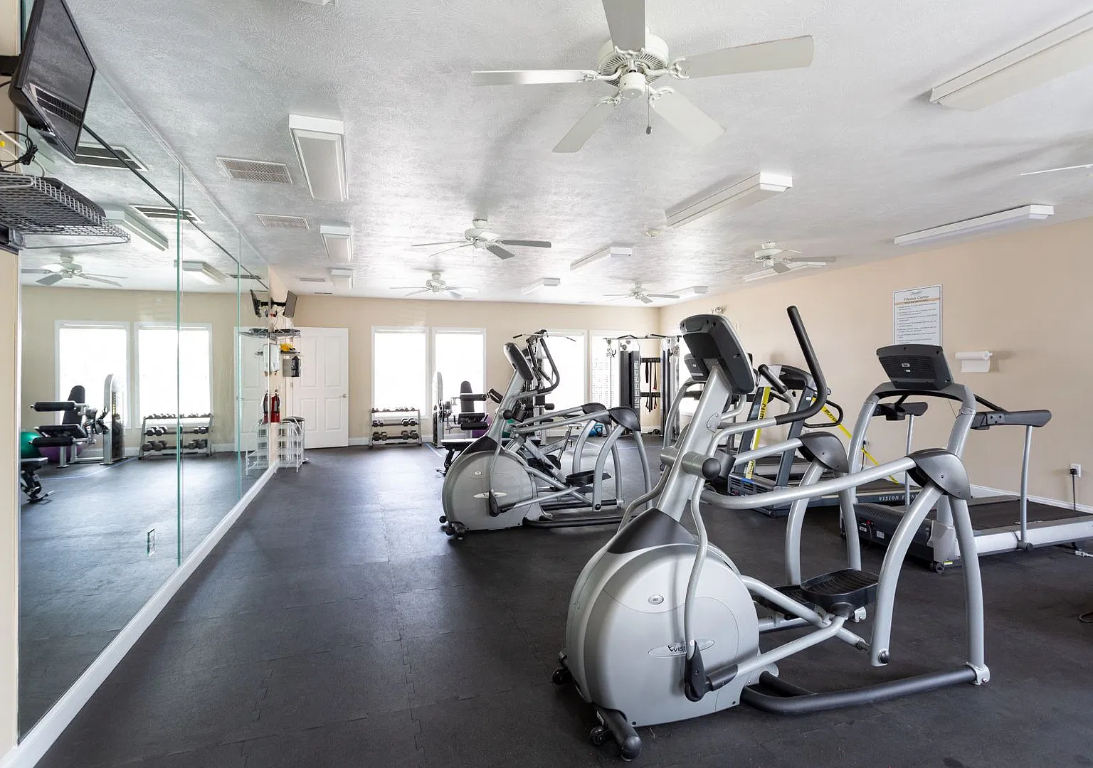 3 bed/3.5 bath townhouse in Suncrest Village - Available 06/02/2027 — Photo 4