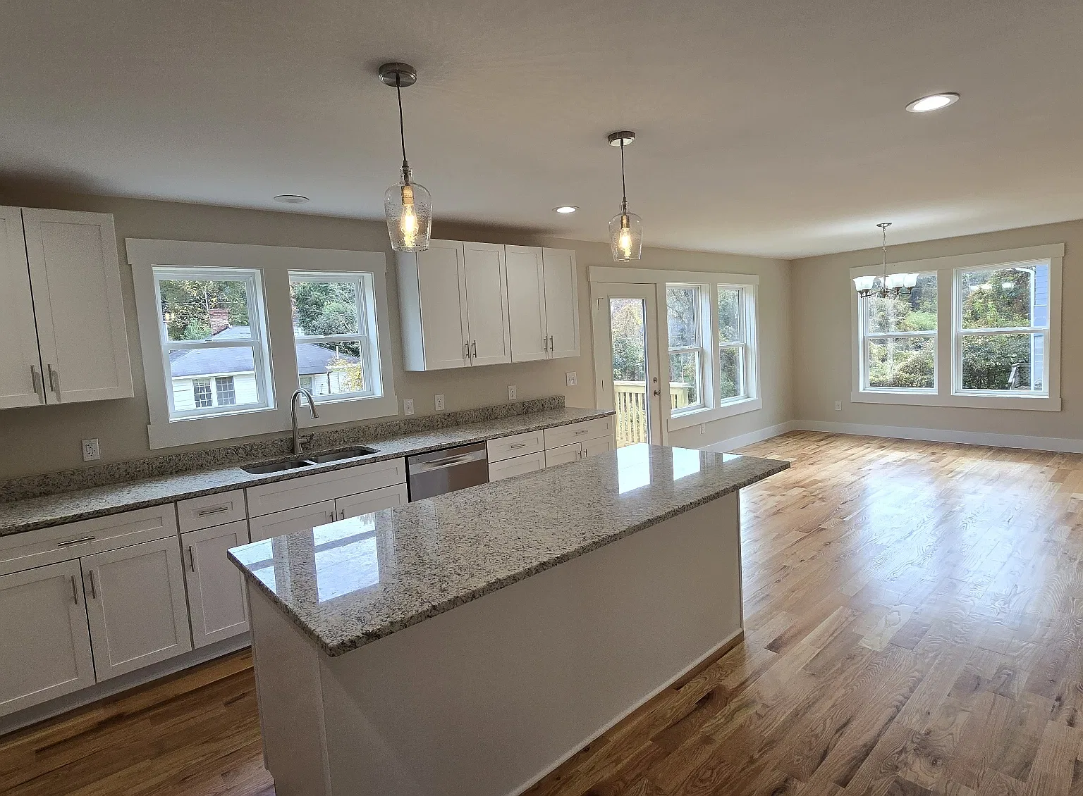 3 bed, 2.5 bath, 1807 sqft, $2,195 — Photo 2