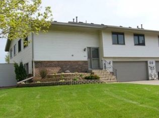 664 E 143rd St, Burnsville, MN 55337