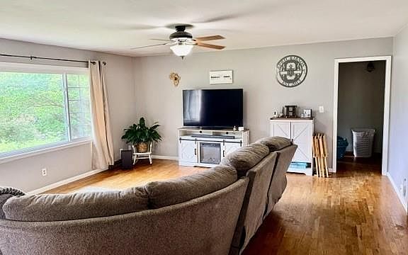 5th image of 2622 Green Valley Rd
