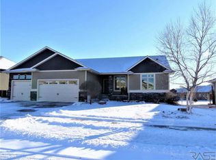 2109 S Silverpine Ct, Sioux Falls, SD 57110