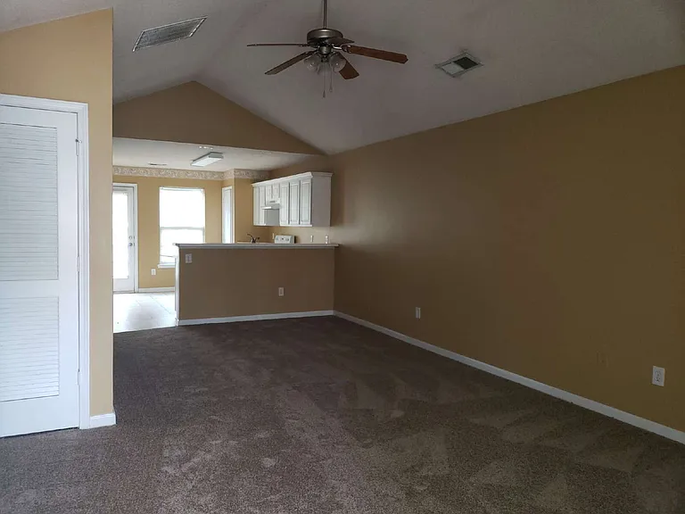 532 Epris Ln — Photo 2