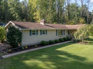 185 Turkey Hill Rd, Asbury, NJ 08802