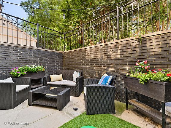 5th image of 863 N Paulina St #1