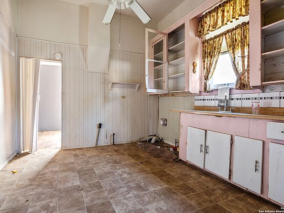 3rd image of 156 PORTER ST