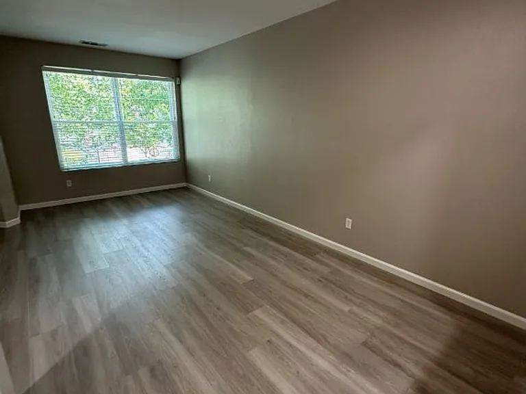 637 Atherton Pl #403 — Photo 3