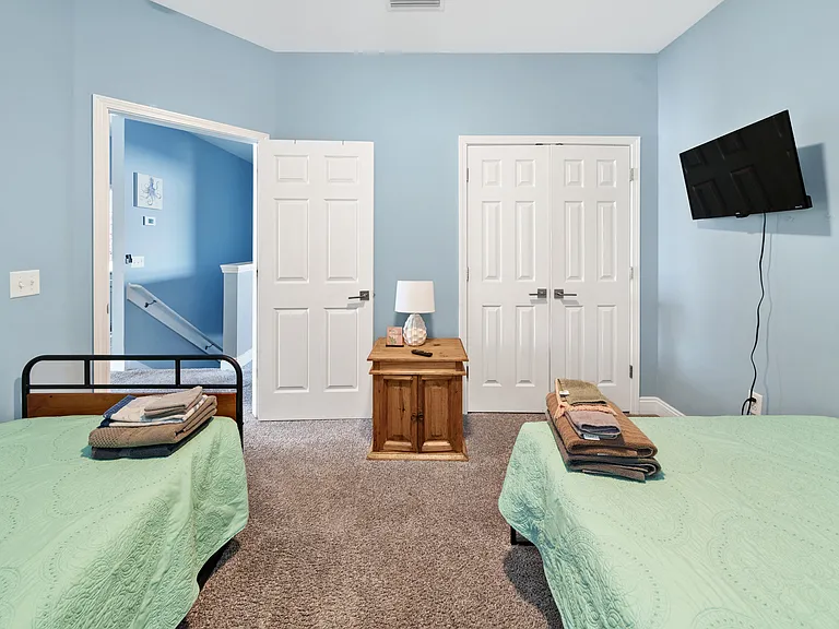 6104 Beach Dr — Photo 20