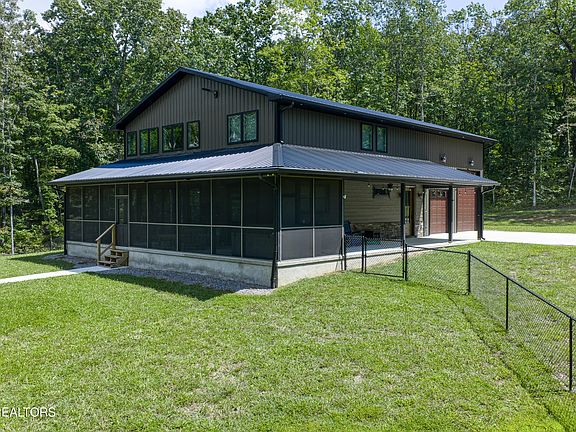 3rd image of 1532 E Overlook Rd