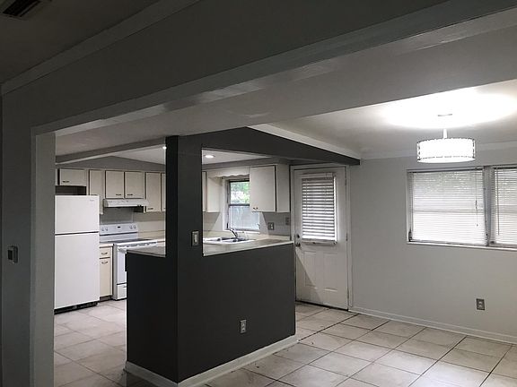 3rd image of 2118 NE 16th Ter