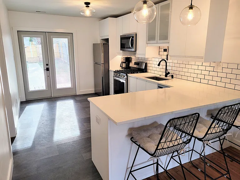 1209 Idlewood Ave — Photo 5