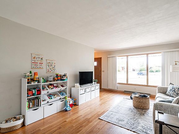 4th image of 2204 Savoy CIRCLE