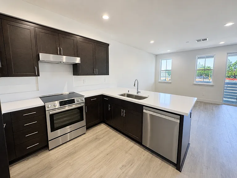 4818 Dolcetto Cmn — Photo 2
