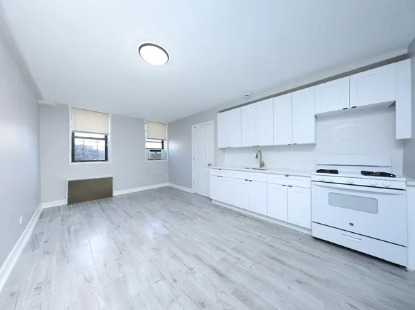 2922 Nostrand Avenue image 4 of 10