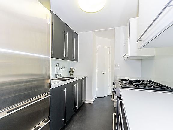 5th image of 1633 W Thome Ave APT 302