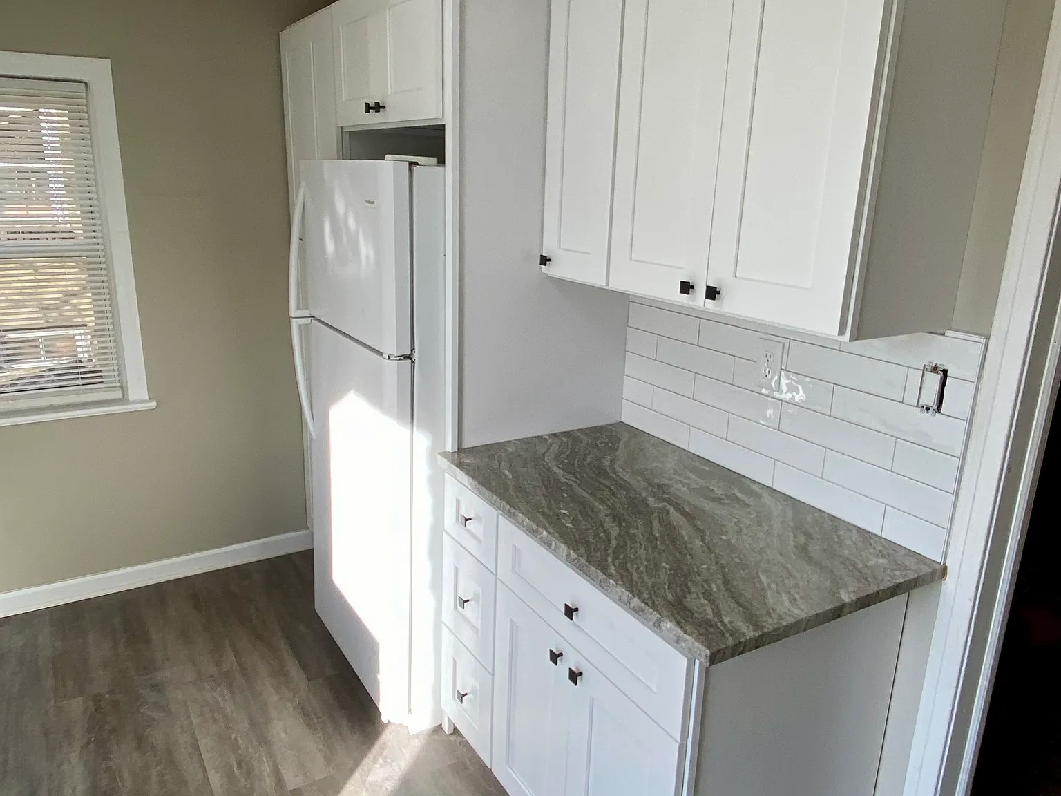 2 bed, 960 sqft, $2,420 — Photo 2