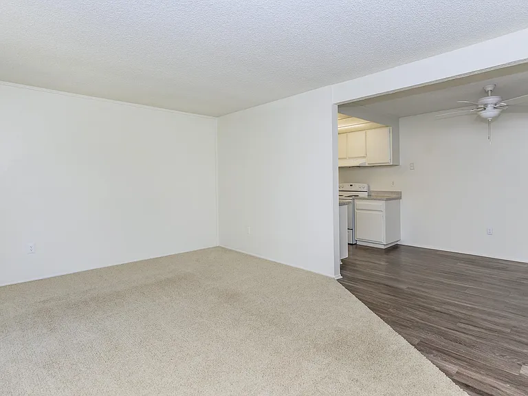 Del Amo Apartment Homes — Photo 13